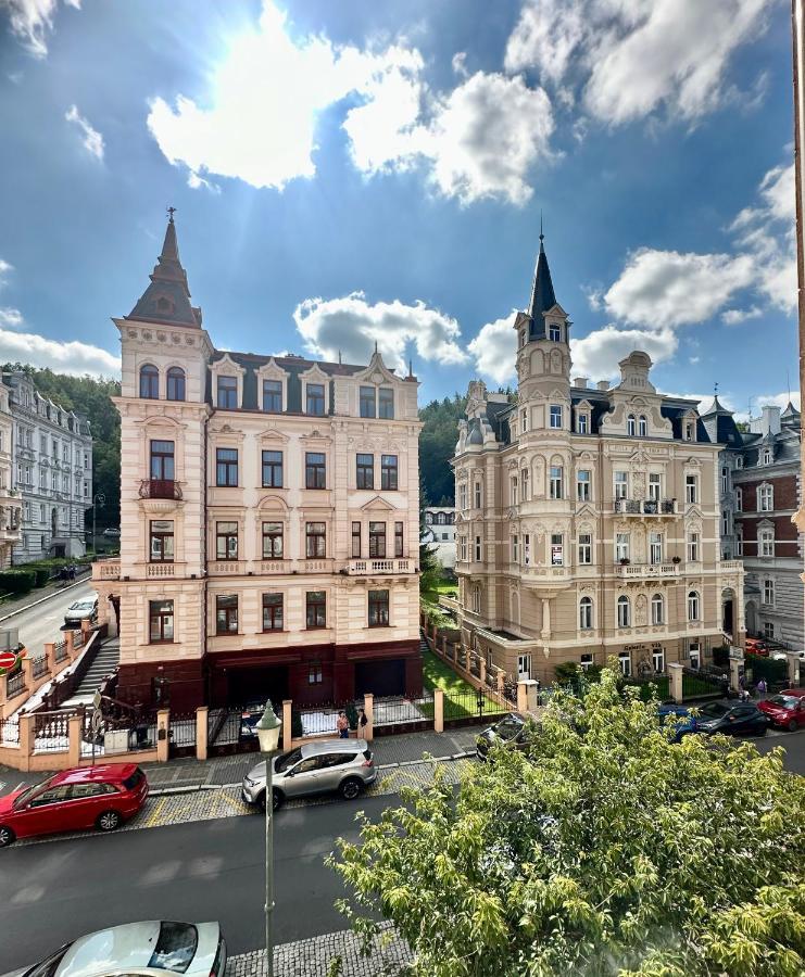 Apartment Erika Κάρλοβι Βάρι Εξωτερικό φωτογραφία