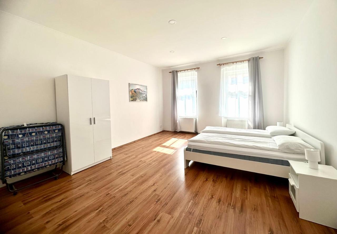 Apartment Erika Κάρλοβι Βάρι Εξωτερικό φωτογραφία